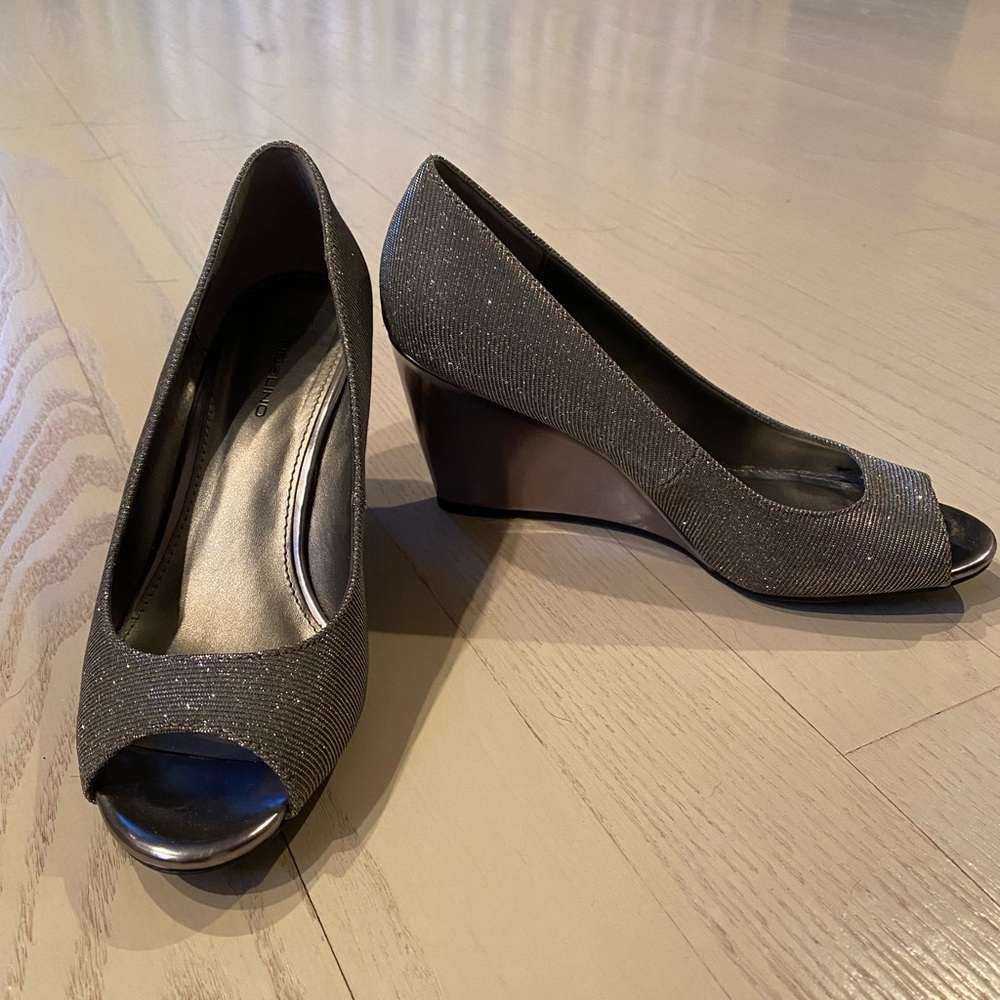 Silver/pewter Bandolino open toe wedge pumps, size 8.